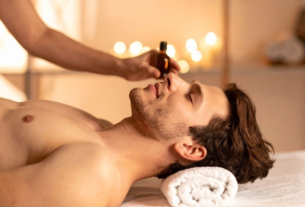 Lingam Massage: Fördelar, Tekniker och Hur Du Kommer Igång