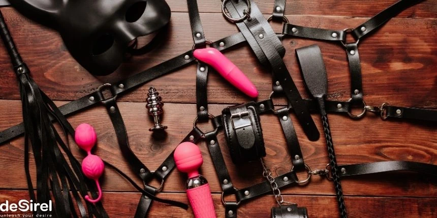 BDSM-tillbehörskollektion med läderbojor, rep och ögonbindlar - Desirel Online Sex Shop